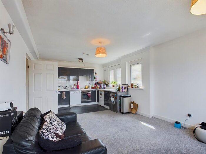 2 Bedroom Flat To Rent In Civic Close, City Centre, Birmingham, B1