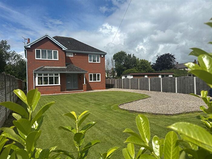 4 Bedroom Detached House For Sale In Moss Lane, Hesketh Bank, Preston, PR4