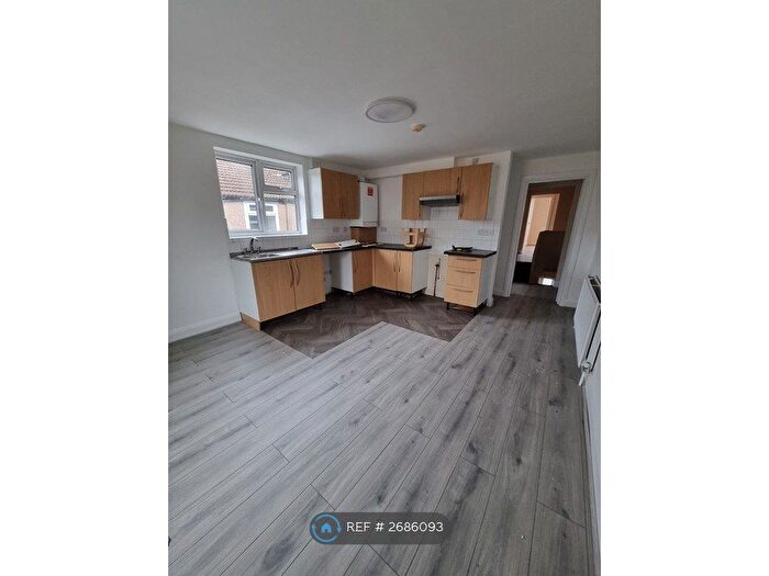 3 Bedroom Flat To Rent In Manor Park, London, E12