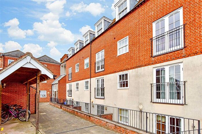 1 Bedroom Flat For Sale In Southgate, Chichester, West Sussex, PO19