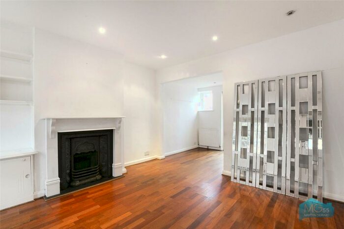 3 Bedroom House To Rent In Wordsworth Walk, Golders Green, London, NW11