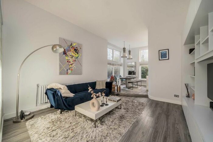 2 Bedroom Flat To Rent In Arundel Gardens, London, W11