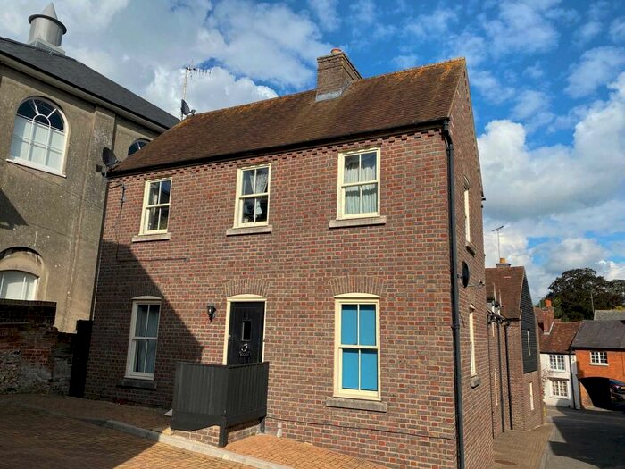 1 Bedroom Mews House To Rent In Harrow Yard, Akeman Street, HP23