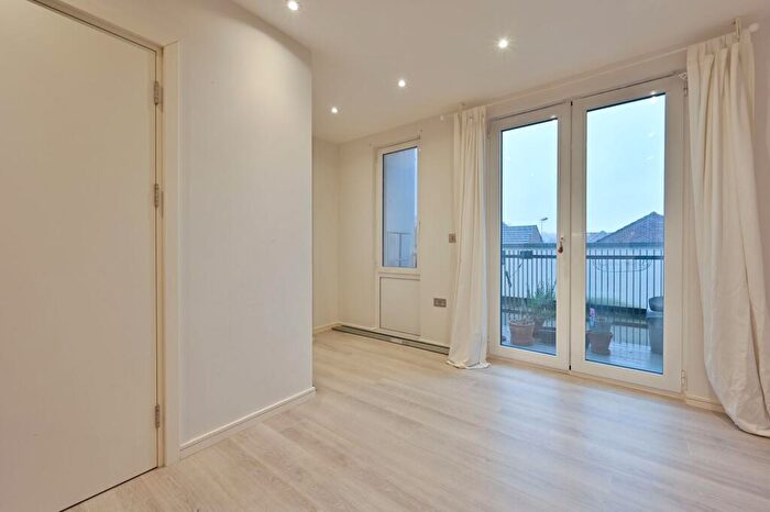 1 Bedroom Flat To Rent In Roxborough Avenue, Harrow, HA1