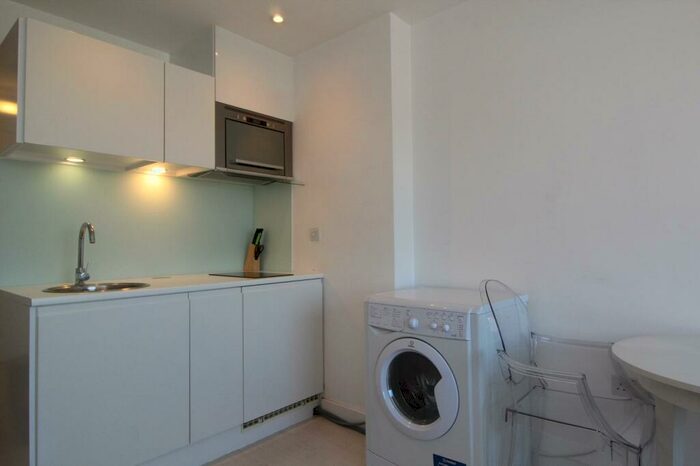 1 Bedroom Flat To Rent In Ingram Street, Leeds, West Yorkshire, Uk, LS11