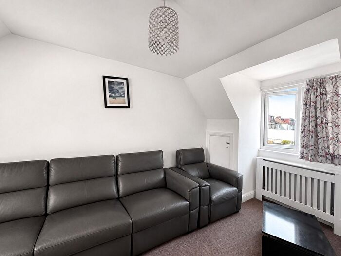 3 Bedroom Flat To Rent In Rayners Lane, Rayners Lane, HA2