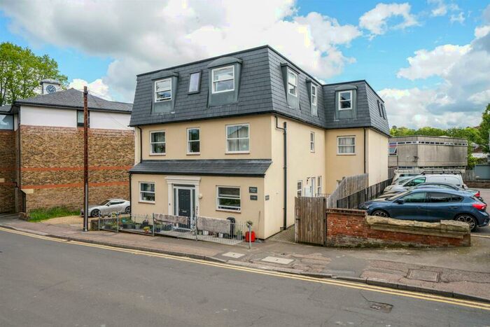 1 Bedroom Apartment To Rent In Alexandra Road, Hemel Hempstead, HP2