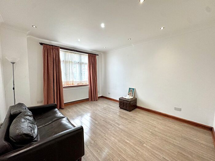 3 Bedroom Semi Detached House To Rent In Orchard Avenue, Hounslow, TW5