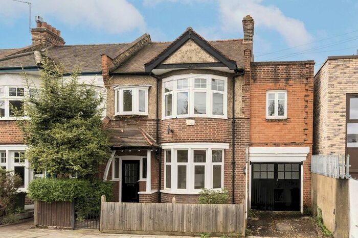5 Bedroom Property To Rent In Baytree Road, London, SW2
