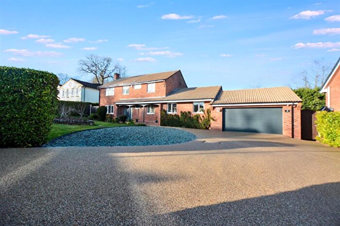 4 Bedroom Detached House For Sale In Grangelea Gardens, Bramcote, Nottingham, NG9