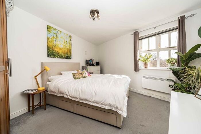 2 Bedroom Flat To Rent In Macmillan Way, London, SW17