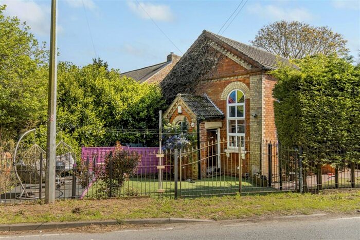 2 Bedroom Barn Conversion For Sale In The Old Chapel, Hubberts Bridge, PE20