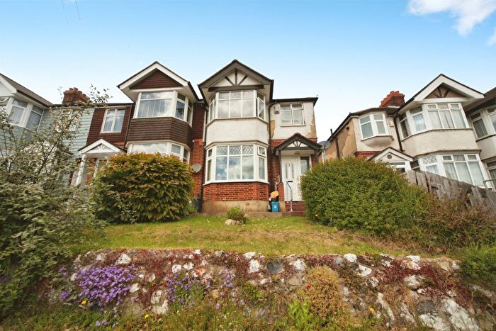 3 Bedroom Semi Detached House For Sale In Crawley Green Road, Luton, LU2