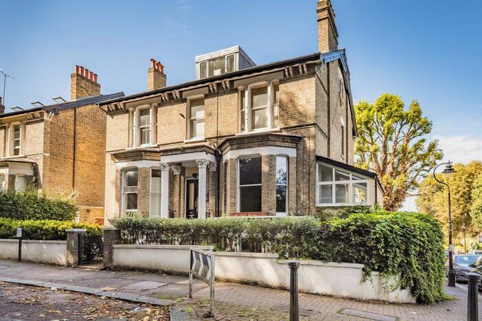 2 Bedroom Apartment To Rent In The Park, London, N6