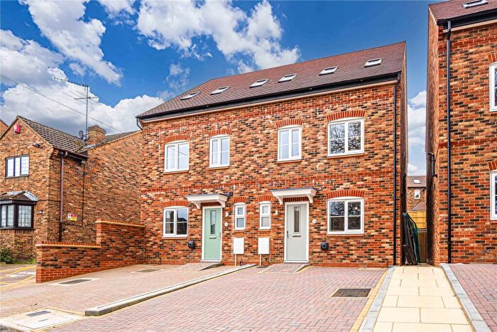 4 Bedroom Semi-Detached House To Rent In Bury Road, Hemel Hempstead, Hertfordshire, HP1