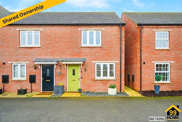 2 Bedroom Terraced House For Sale In Watts Road, Banbury, Oxon, OX16