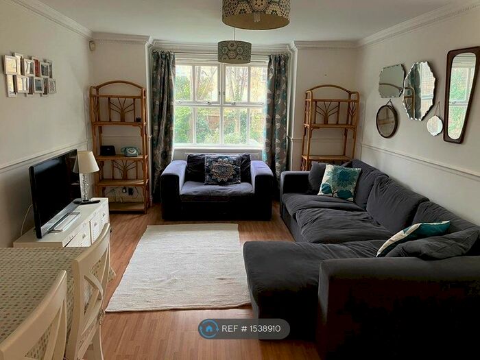 2 Bedroom Flat To Rent In Flodden Road, London, SE5