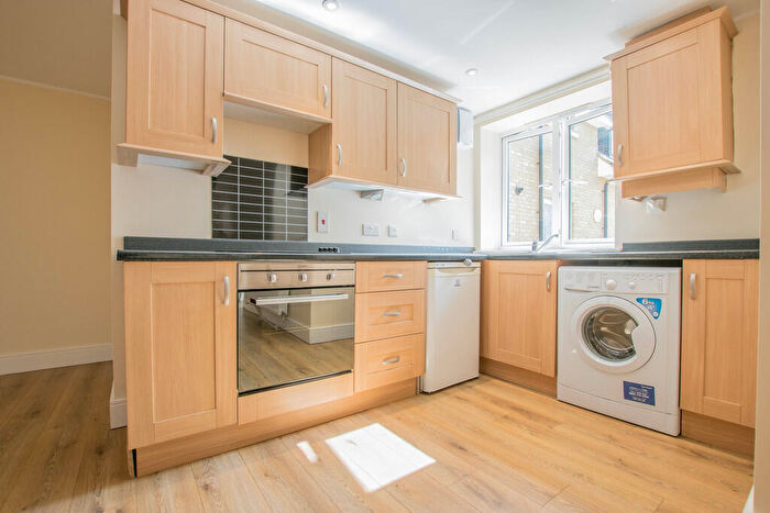 2 Bedroom Apartment To Rent In High Street, Hoddesdon, EN11