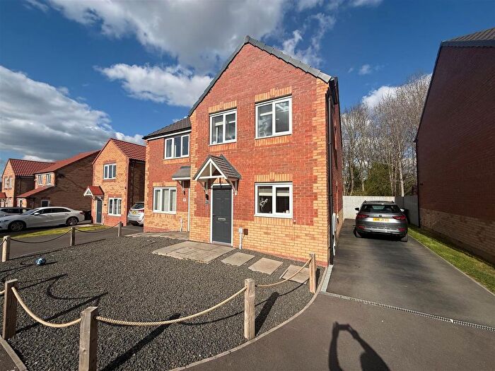 3 Bedroom Semi Detached House For Sale In Cherry Tree Place, Fagley, Bradford, BD2