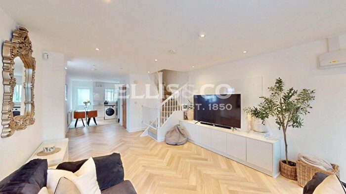 2 Bedroom End Of Terrace House To Rent In Locarno Road, Greenford, UB6