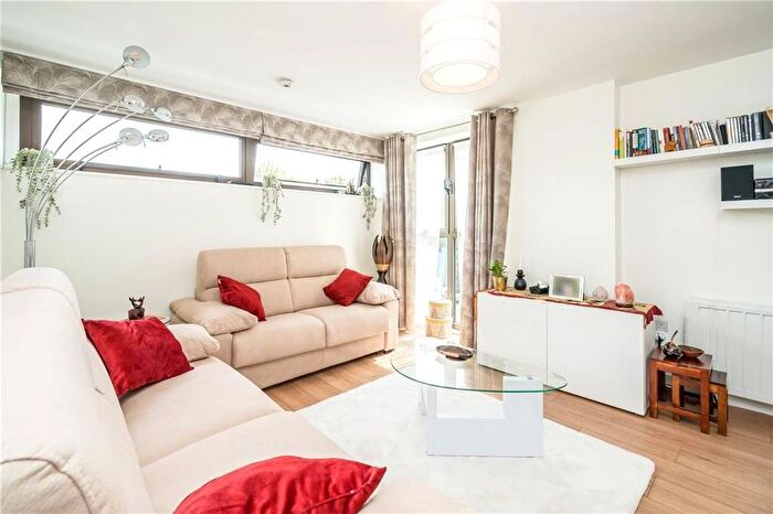 1 Bedroom Flat To Rent In Petergate, Battersea, SW11