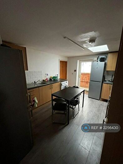 5 Bedroom Terraced House To Rent In Amity Road, Reading, RG1