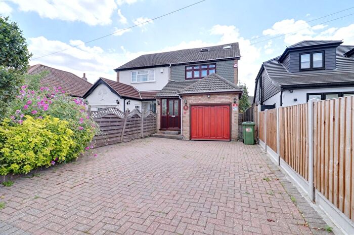 4 Bedroom Semi-Detached House For Sale In Glebe Road, Rainham, RM13