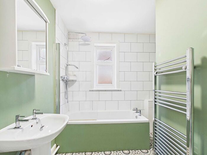 2 Bedroom Apartment To Rent In Green Road, Charminster, BH9