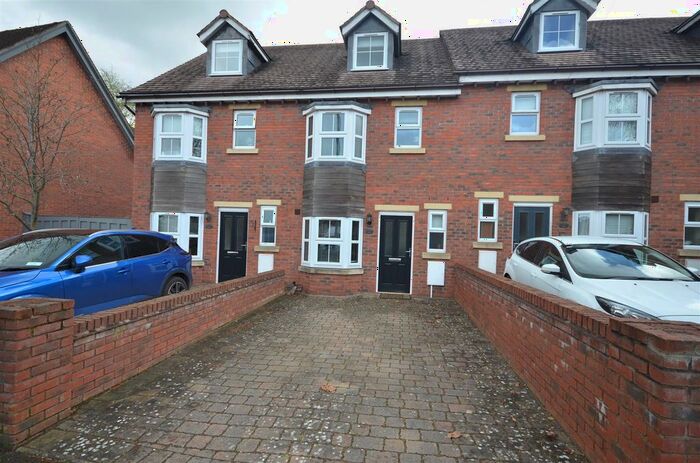 3 Bedroom Mews To Rent In Oulton Road, Stone, ST15