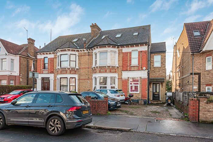 1 Bedroom Flat For Sale In Bensham Manor Road, Thornton Heath, CR7