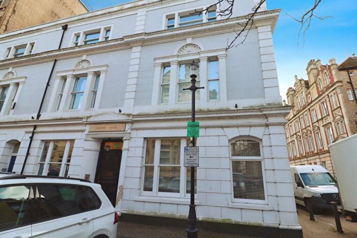 1 Bedroom Apartment For Sale In Mount Stuart Square, Cardiff, CF10