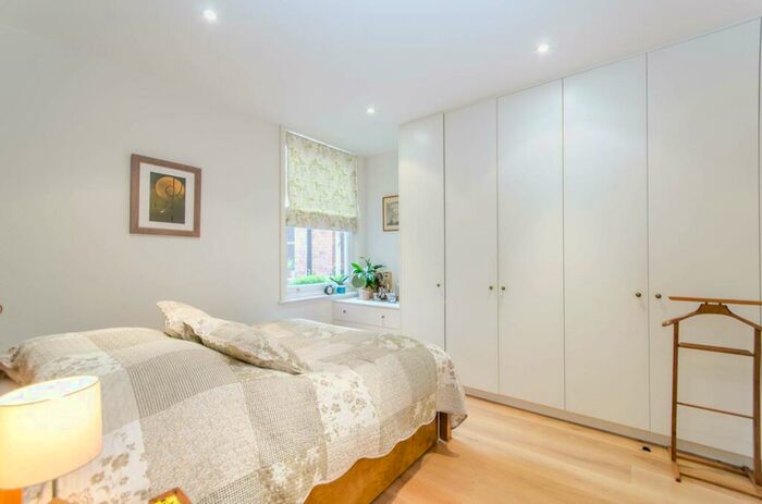 2 Bedroom Flat To Rent In Langton Road, Cricklewood, London, NW2