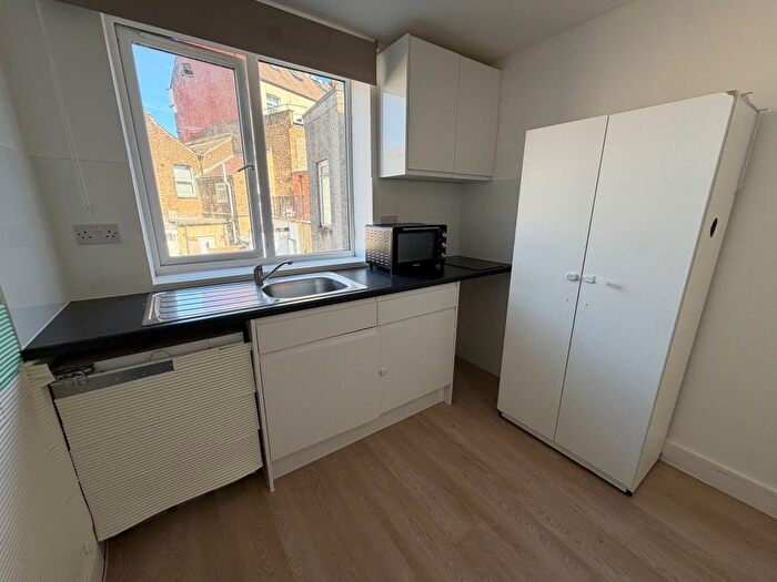 Studio To Rent In Gillet Road, CR7