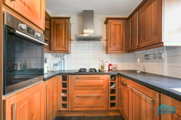 1 Bedroom Apartment To Rent In Oak Lane, Bounds Green, London, N11