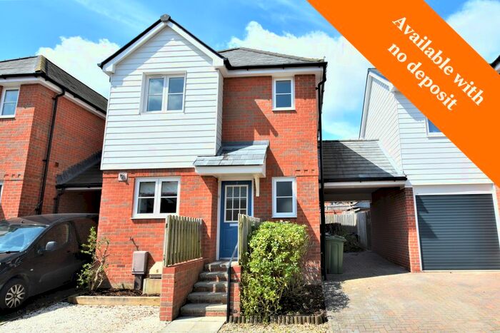 3 Bedroom Link Detached House To Rent In Acorn Drive, Horndean, Waterlooville, PO8