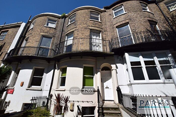 Flat To Rent In Montpelier Road, Brighton, BN1