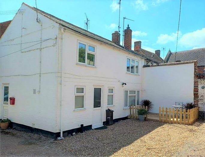 2 Bedroom Cottage For Sale In High Street, Waddesdon, Buckinghamshire., HP18