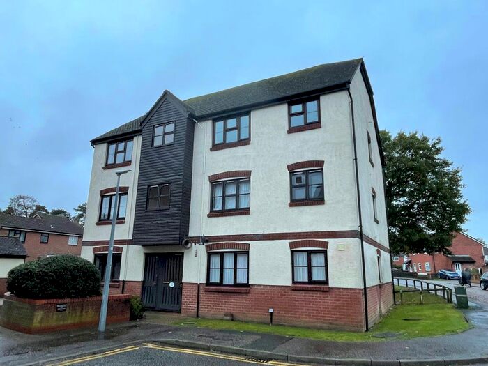 2 Bedroom Flat To Rent In California Close, Highwoods, Colchester, CO4