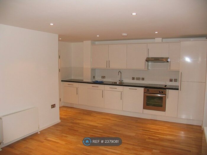 2 Bedroom Flat To Rent In Camberwell Road, London, SE5