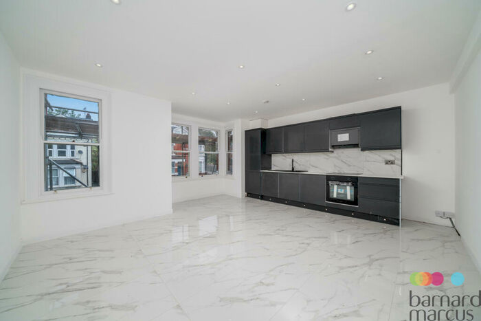 2 Bedroom Apartment To Rent In Palmerston Crescent, London, N13