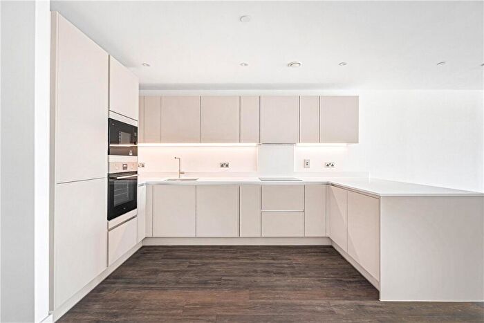 3 Bedroom Apartment To Rent In Munda Way, Oxford, Oxfordshire, OX2