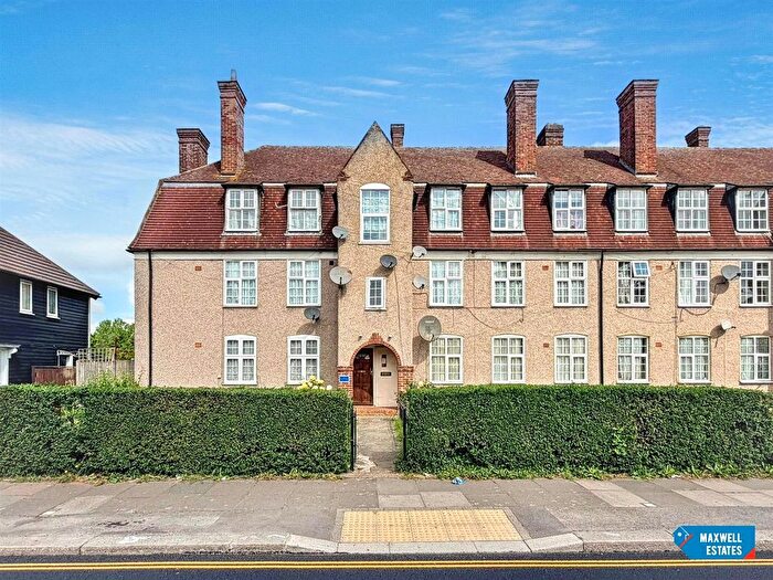 2 Bedroom Property To Rent In Watling Avenue, Edgware, HA8
