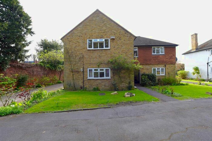 2 Bedroom Flat To Rent In Wood Lodge, Lake Road, Wimbledon, SW19