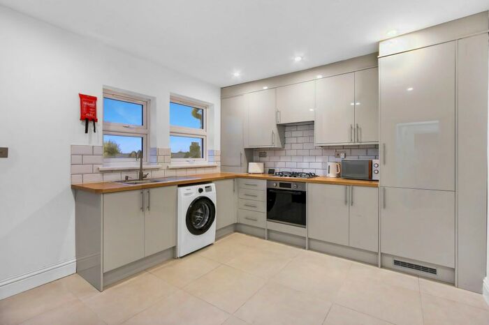 3 Bedroom Flat To Rent In Plashet Grove, Upton Park, E6