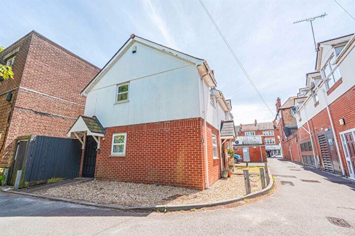 2 Bedroom Apartment To Rent In Southbourne Grove, BH6