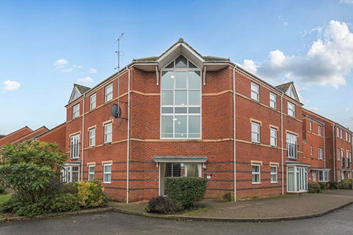 2 Bedroom Flat For Sale In Banbury, Oxfordshire, OX16