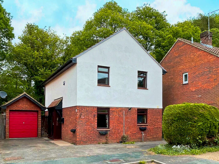 4 Bedroom Detached House To Rent In Penshurst Rise, Frimley, GU16