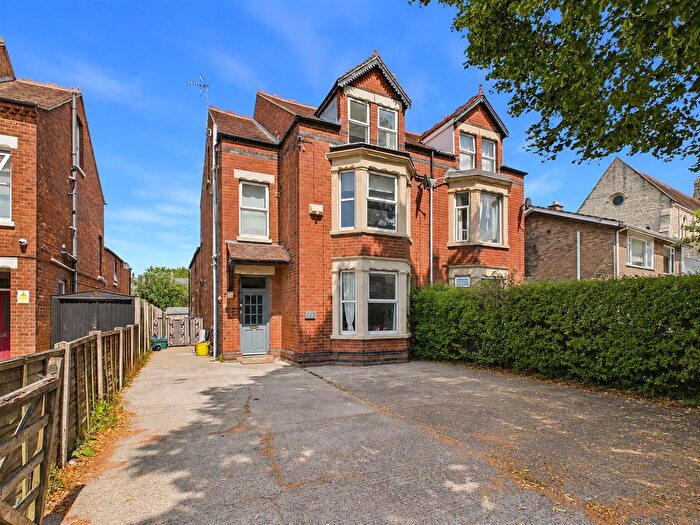 5 Bedroom Semi Detached House For Sale In Stroud Road, Gloucester, GL1