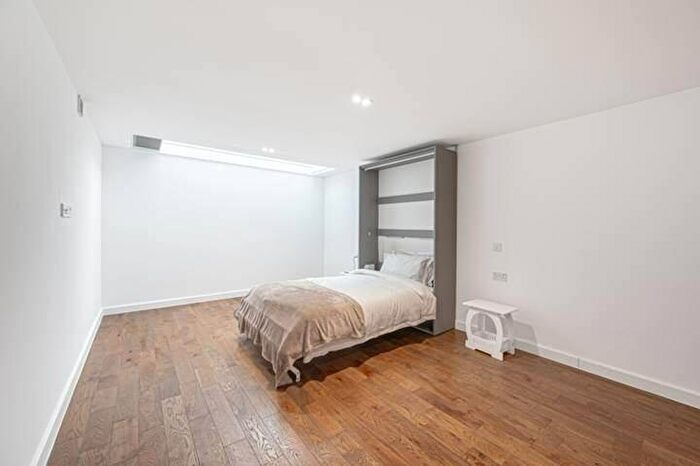 Studio To Rent In Endersleigh Gardens, London, NW4