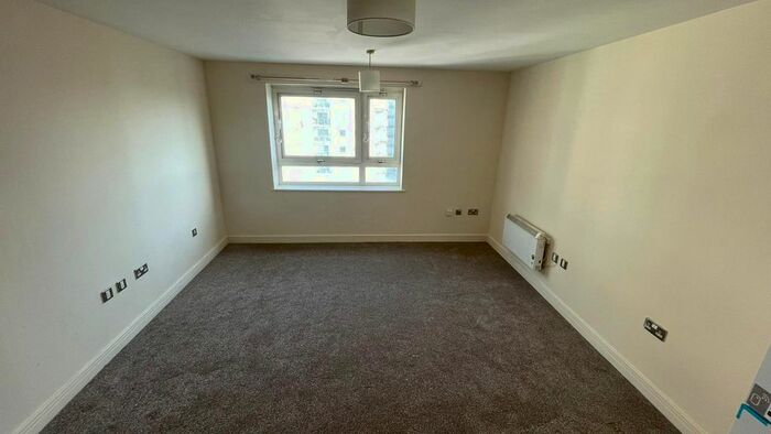2 Bedroom Flat To Rent In Hainault Street, Ilford, IG1